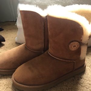Women’s light brown official UGGS